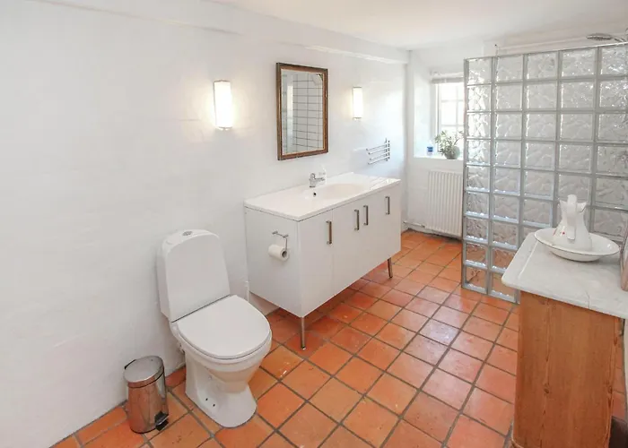 4 Bedroom Cozy In Samso