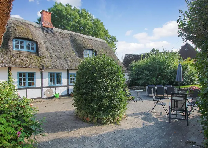 4 Bedroom Cozy In Samso Kolby Kås