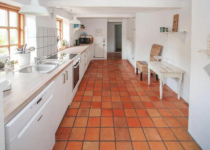 4 Bedroom Cozy In Samso Prázdninový dům